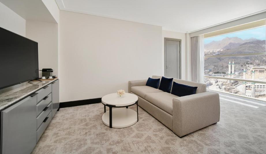 Address Jabal Omar Makkah Aparthotel Mecca Bagian luar foto A living room at the hotel