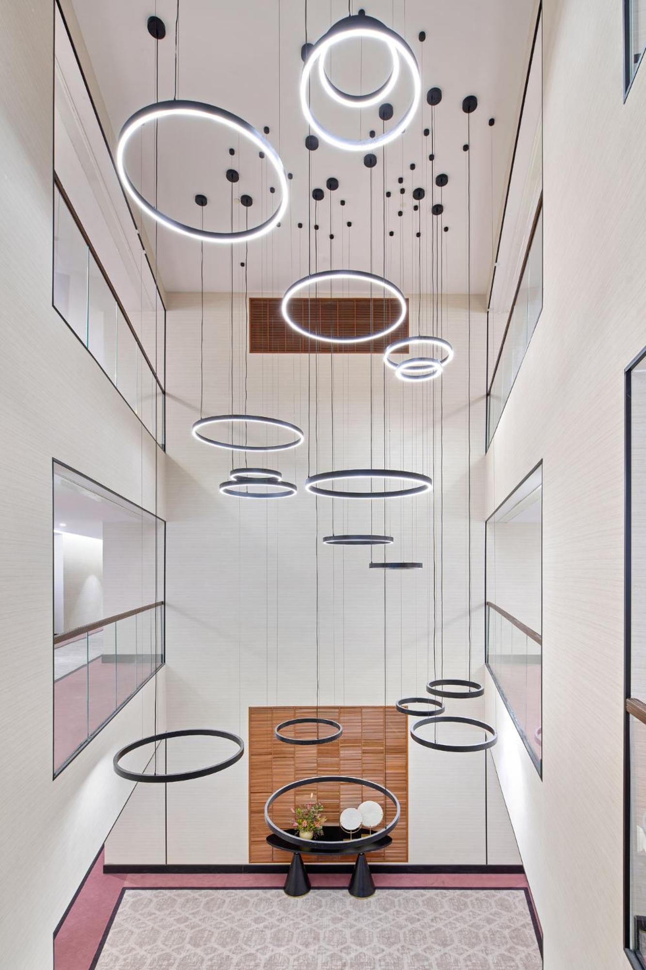 Address Jabal Omar Makkah Aparthotel Mecca Bagian luar foto Modern pendant lighting